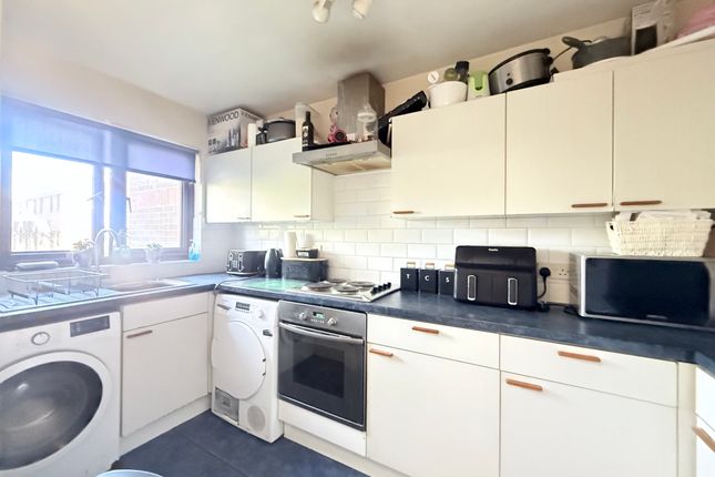 61, Bryant Way, Toddington photo 2