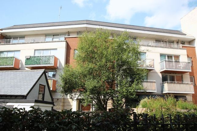 Flat for sale in The Oaks Square, Epsom