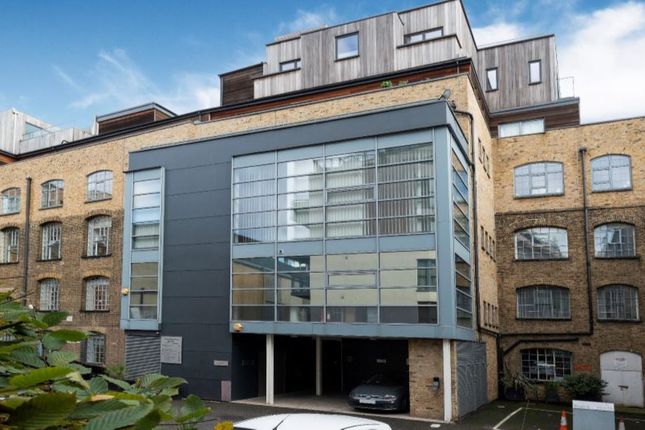 Office to let in Bell Yard Mews, London