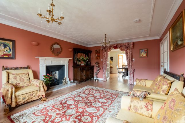 10, Lanark Road West, Juniper Green photo 3