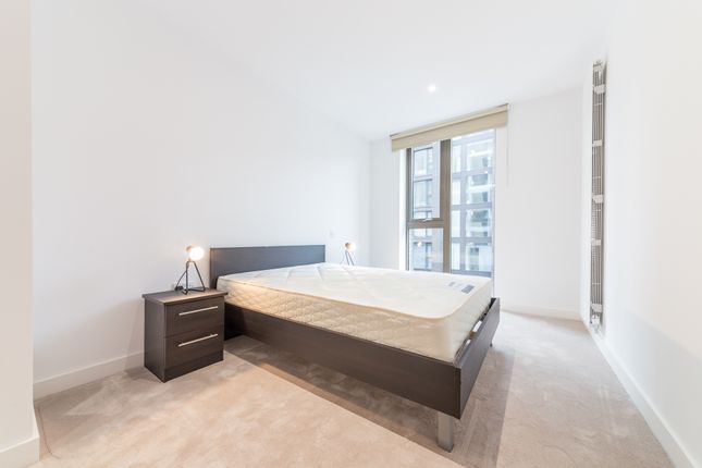 Flat to rent in Commodore House, 2 Admiralty Avenue, Royal Wharf, London