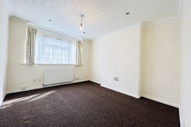 Flat to rent in Clarendon Road, Luton