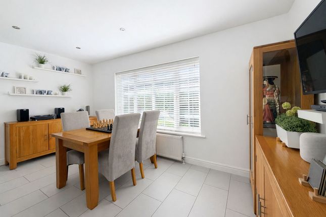 15, Lodge Gardens, Gosport photo 4