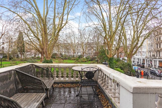 Flat for sale in Courtfield Gardens, London