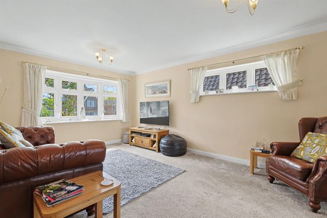 22, Upper Lambricks, Rayleigh photo 4