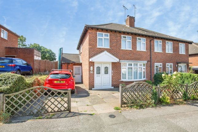 3-bed semi-detached on 77, Old Farm Road, Atherstone, £235,000