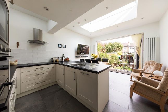 43, Carnarvon Road, South Woodford photo 2