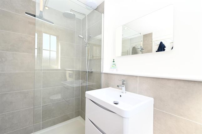 83B, Long Beach View, Eastbourne photo 4