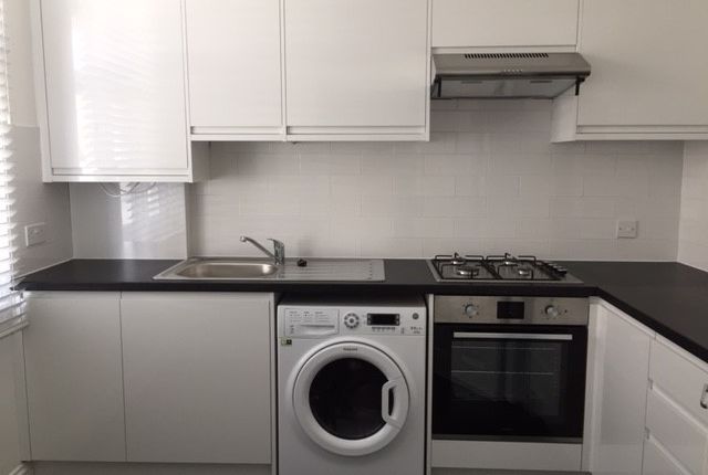 F2, 23, Chestnut Road, London photo 2