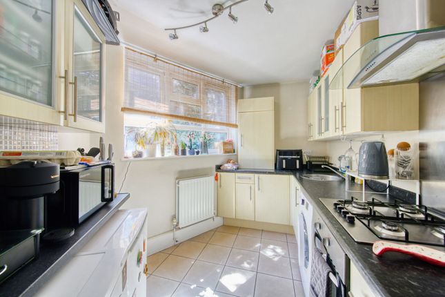 9 Hastings Court 35, Royal Road, Teddington photo 4
