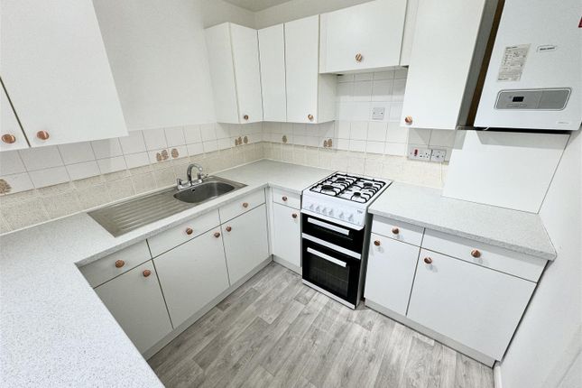 34, Taverner Close, Poole photo 2