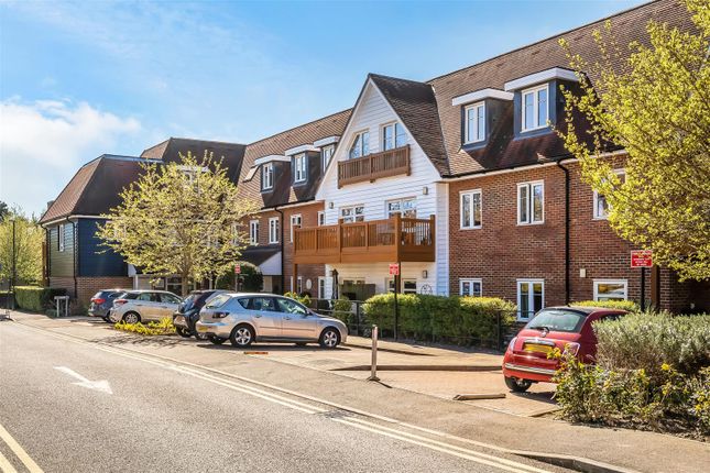 2-bed flat on Flat 28 Fitznell Court, 12 Pond Hill Gardens, Sutton, £350,000