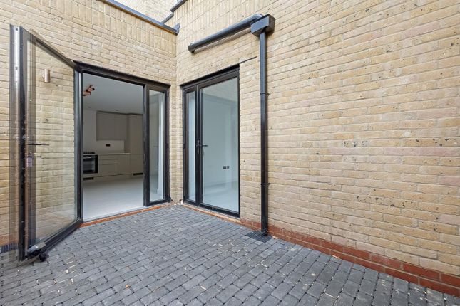 Flat 4, Ackroyd Road, London photo 3