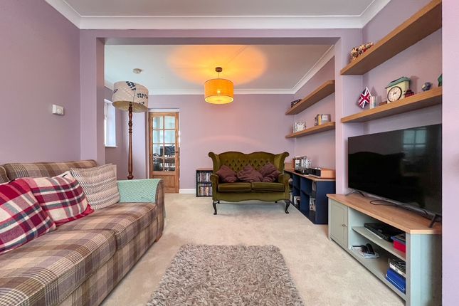 Eastcote Avenue, West Molesey photo 3