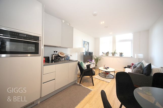 Flat for sale in Laporte Way, Luton, Bedfordshire