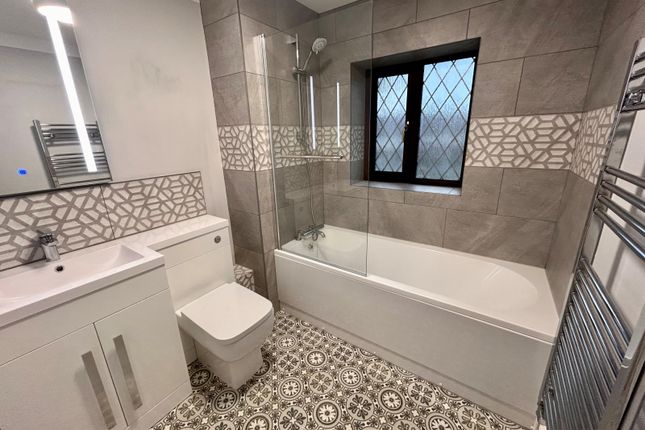 3 Bed Terraced House To Rent Cranfield Court, Fforestfach Sa5