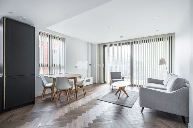 Flat for sale in Asquith House, London