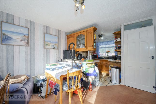 Cedar Close, Huddersfield photo 4