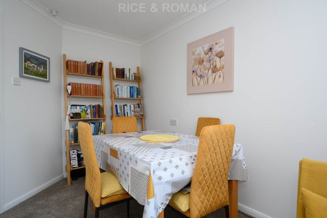 30 Talbot Lodge, West End Lane, Esher photo 3