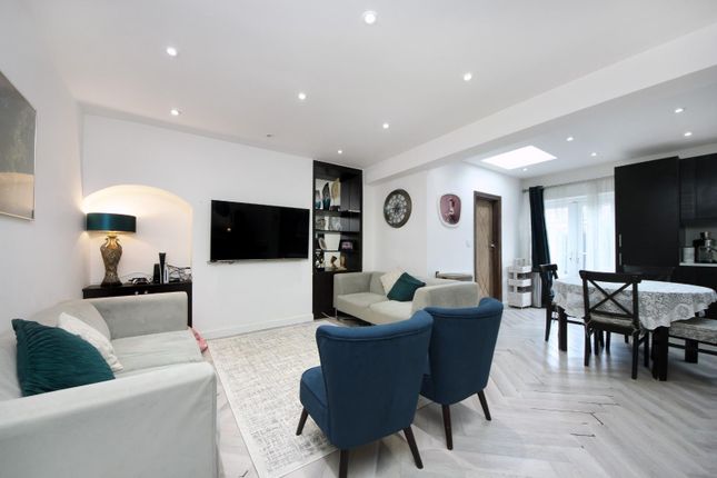 30, Court Way, London photo 2