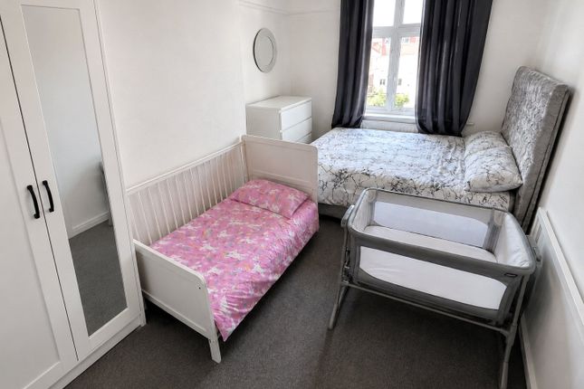 32a, Mayfield Gardens, London photo 4