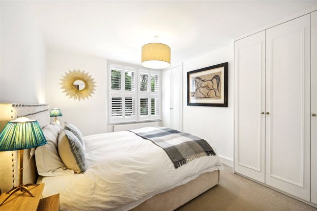 Flat for sale in Fulham Palace Road, London