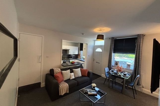 2-bed house on 14, Station Parade, Leeds, £1,200/mo