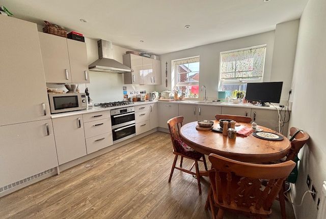 8 Nebula Rise, Selsey photo 3