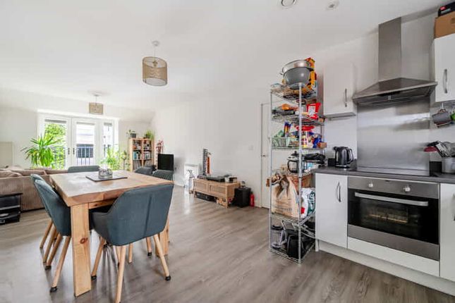 Woodlock Court Threadneedle Road, Farnham photo 4