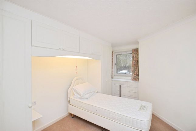 27, Mumbles Bay Court, Blackpill photo 4