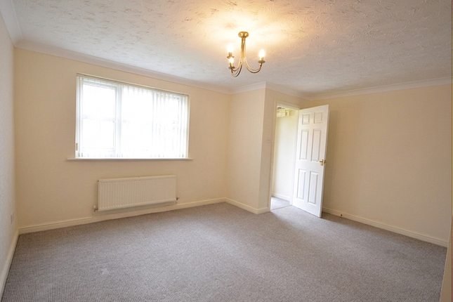 47 Billberry Close, Whitefield, Manchester photo 3