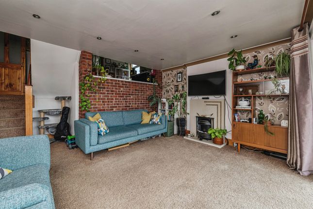 16, Norwood Drive, Batley photo 4