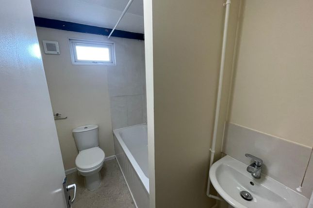 6, Naylor Court, Stowmarket photo 2
