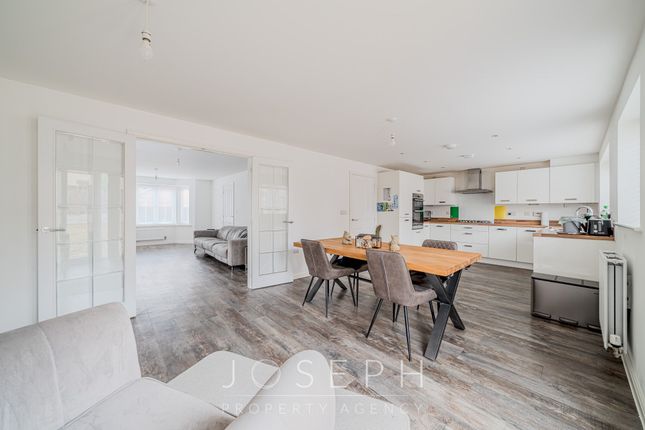 44 Ribbans Park Road, Ipswich photo 2