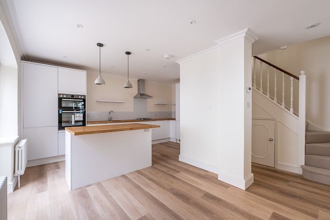 2A, Warwick Place North, London photo 2
