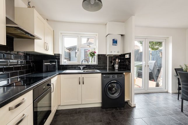 7, Anne Boleyn Close, Sheerness photo 2
