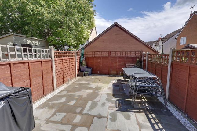 22, Perry Close, Newent photo 3