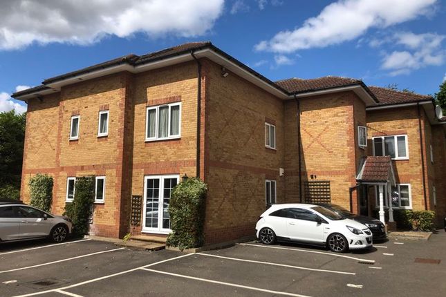 Thumbnail Flat to rent in Ronald Court, Oakwood Road, Bricket Wood, St. Albans, Hertfordshire