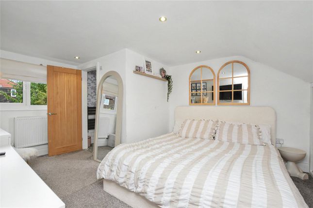 9, Owlcotes Garth, West Yorkshire photo 4