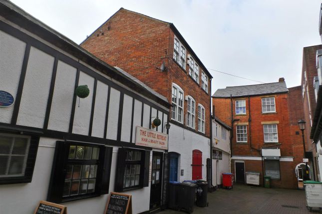Studio flat on 4a, Windsor Court, Rugby, £600/mo
