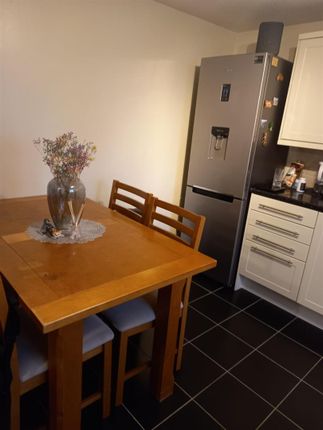 22, Stuart Court, Andover photo 4