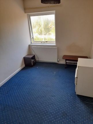 3 The Flat, Liphook Road, Lindford photo 3