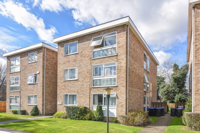 Thumbnail Flat to rent in The Gables, 48-50 Cooden Close, Bromley, Kent