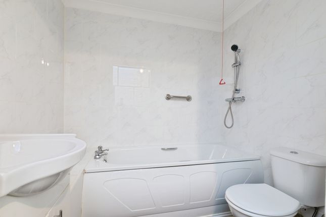 8, New Jubilee Court, Woodford Green photo 4