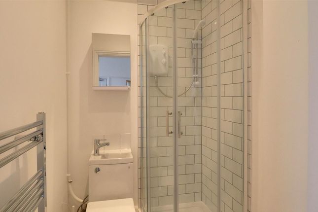 Room 2, 98 Upper Brighton Road, Lancing photo 3