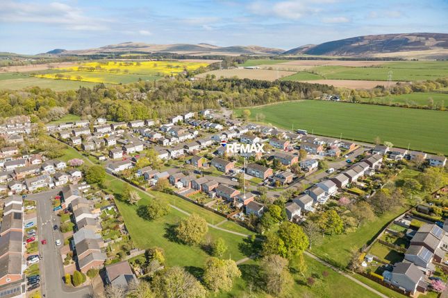 23 Greenfield Crescent, Balerno photo 2
