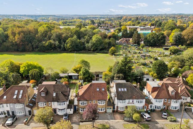 50 Bateman Road, Rickmansworth photo 3