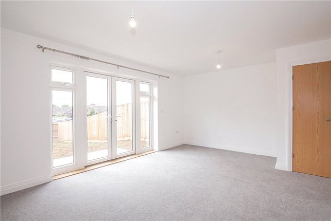 37, Rye Crescent, Witney photo 3