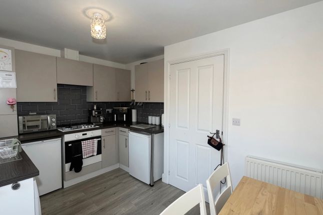 68, Maes Pedr, Carmarthenshire photo 3