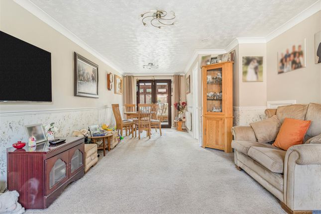 81, Weston Way, Newmarket photo 3